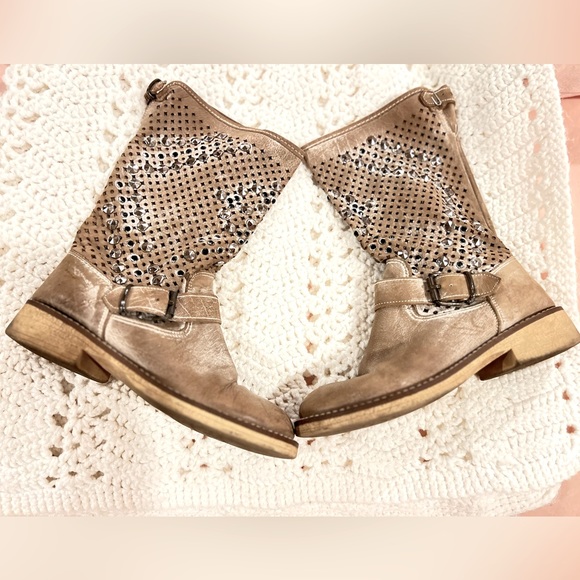 Very beautiful Italian summer boots ! Made with very soft leather 🔥 - Picture 8 of 13